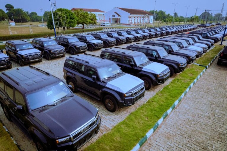 Oborevwori Presents 65 SUVs To Traditional Rulers In Delta